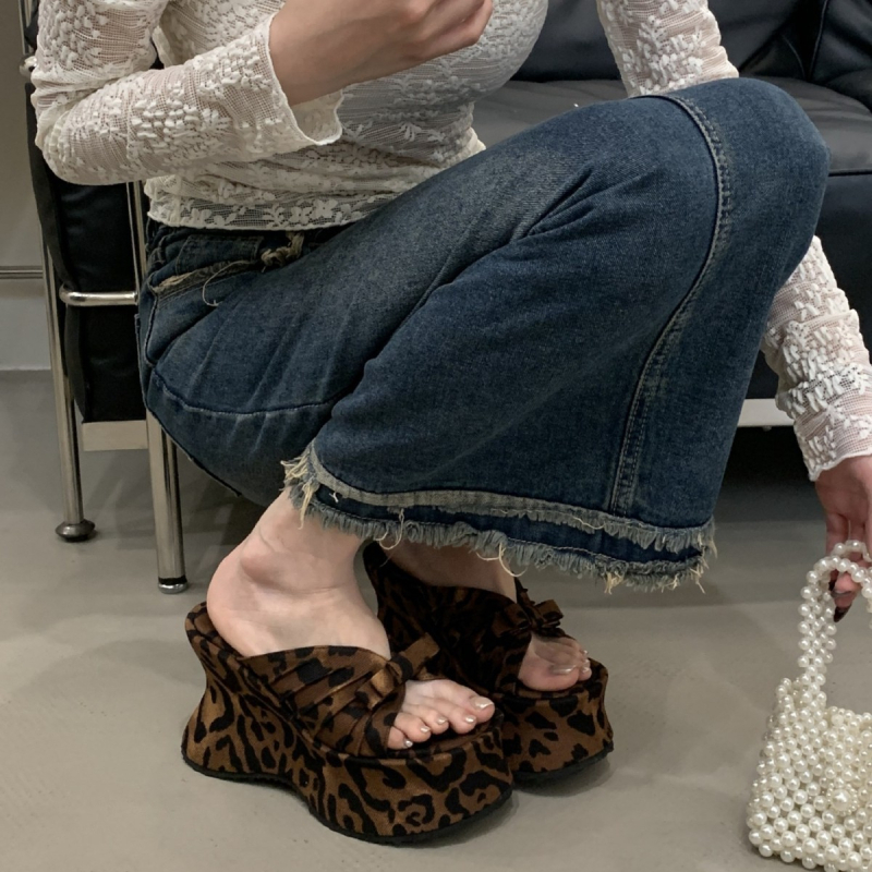 Ženske satin platform sandale s okruglim vrhom, gumom potplatom, otvoreni prsti, ljeto 2025