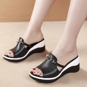 Casual sandale s klinastim petom, gornji dio od prave kože, podstava od umjetne kože, potplat PU, zatvaranje bez kopče (slip-on), ljepilo gumeni potplat