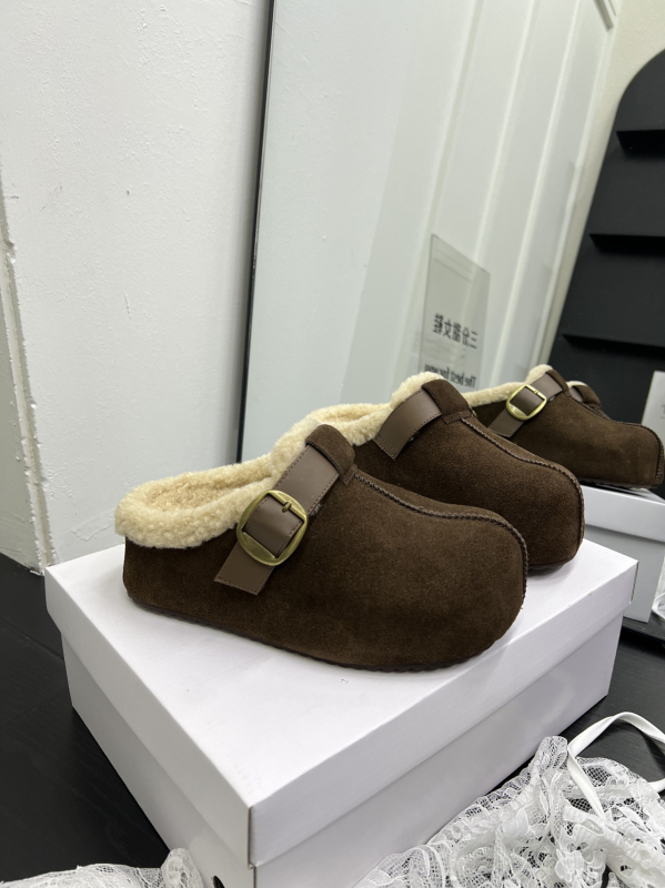 Puhaste slip-on cipele s metalnom kopčom, debela platforma, zatvoren prst, ženski cipeli u stilu Birkenstock; proljeće 2025 izlazak; gornji materijal: super vlakno; unutarnji materijal: super vlakno; potplat: guma