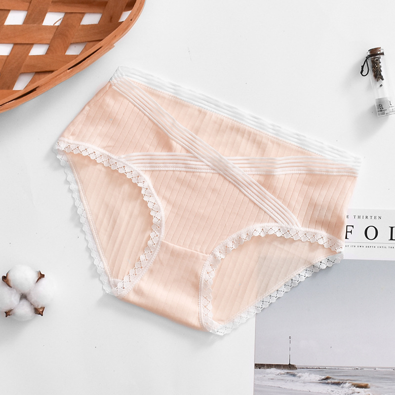 Kismama fehérnemű, alacsony derekú, 100% pamut anyag, szemérem résznél pamut bélés, egész éves viseléshez