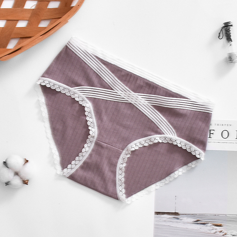 Kismama fehérnemű, alacsony derekú, 100% pamut anyag, szemérem résznél pamut bélés, egész éves viseléshez