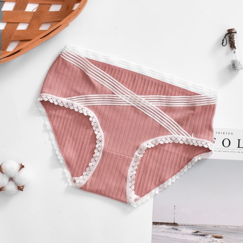 Kismama fehérnemű, alacsony derekú, 100% pamut anyag, szemérem résznél pamut bélés, egész éves viseléshez