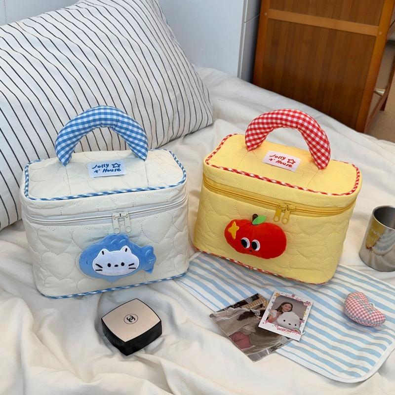 Apple kockás kozmetikai táska, nagy kapacitású, hordozható utazási neszesszer — stílus: gyerekes rajzfilm; Anyag: diving cloth; Minta: anime & cartoons; Belső: nincs bélés