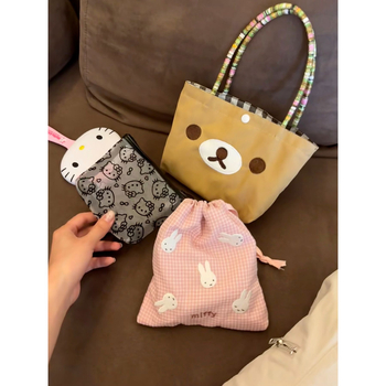 Kozmetikai táska, kocka alakú, pamutból, többfunkciós, aranyos nyuszis hímzéssel, utazáshoz és smink tárolására.