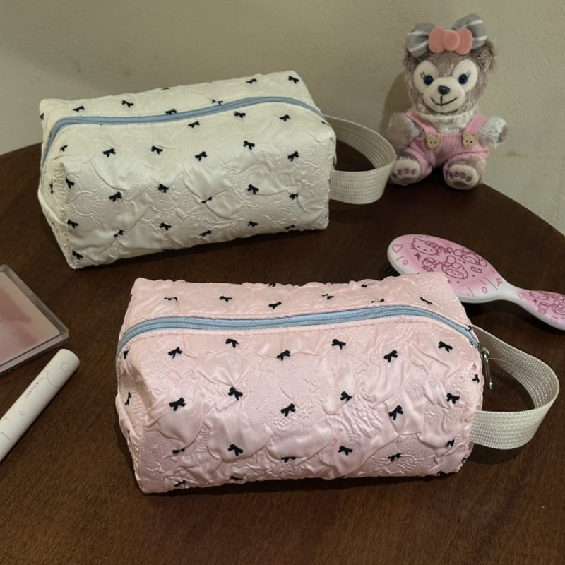 Sminktáska nagy kapacitású, PU anyag, cipzár, poliészter bélés, pillangó csomó dizájn