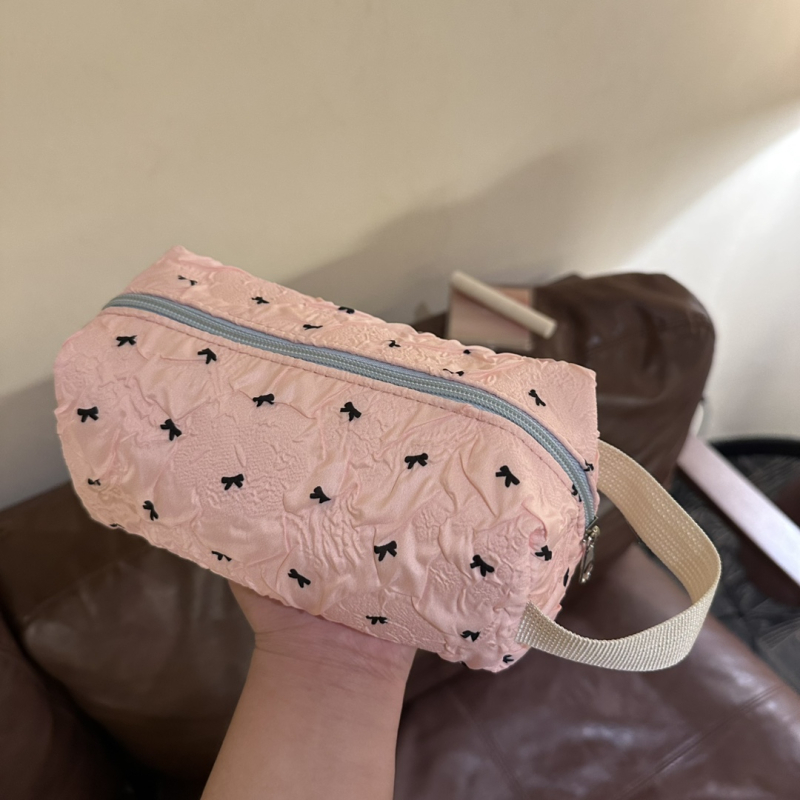 Sminktáska nagy kapacitású, PU anyag, cipzár, poliészter bélés, pillangó csomó dizájn