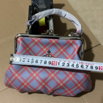 Baršunasta torbica tipa kofer s izvezom Saturn i kopčom, džep za telefon, crossbody s jednim remenom