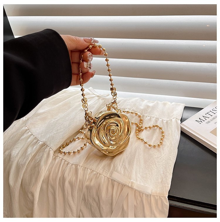 Camellia fém estélyi táska, kör alakú, mágneses zárás, belső ID-zseb, bélés nélkül, kagyló-doboz stílus, 2025 nyár