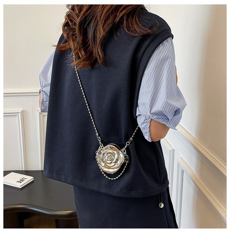 Camellia fém estélyi táska, kör alakú, mágneses zárás, belső ID-zseb, bélés nélkül, kagyló-doboz stílus, 2025 nyár