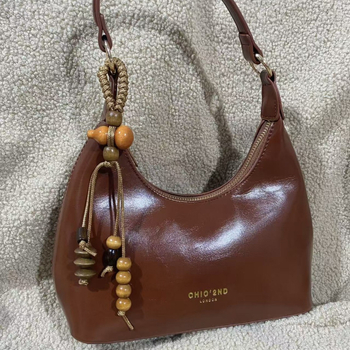 Alkar táska, dumpling alakú, PU bőr, cipzáras záródás, poliészter bélés, belső zsebek