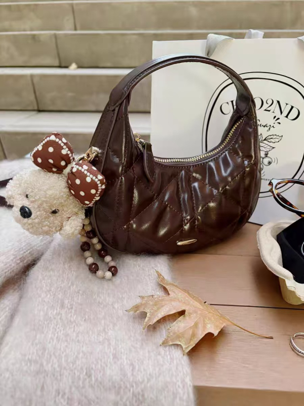 Női estélyi táska dumpling formájú Crescent Crossbody lánccal (PU bőr; Poliészter bélés; Cipzáras záródás; Egy vállpánt; Stílus: érett, kiegyensúlyozott nő)