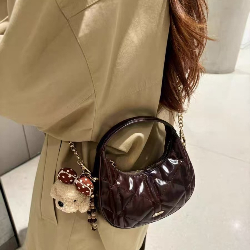 Női estélyi táska dumpling formájú Crescent Crossbody lánccal (PU bőr; Poliészter bélés; Cipzáras záródás; Egy vállpánt; Stílus: érett, kiegyensúlyozott nő)