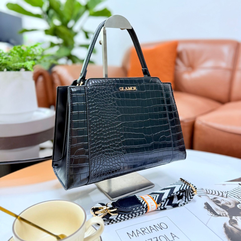 Glamor urbana crossbody torba s džepovima za telefon i osobnu iskaznicu, PU materijal, horizontalni kvadratni oblik, zatvaranje na zip, jesen 2025