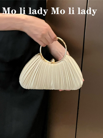 Geantă din PVC, siluetă pătrată orizontală, deschidere deschisă, căptușeală poliester, două curele de umăr