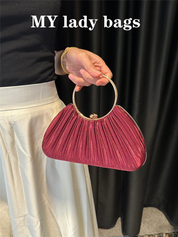 Geantă din PVC, siluetă pătrată orizontală, deschidere deschisă, căptușeală poliester, două curele de umăr