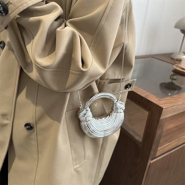 Crossbody torba u obliku mašne, akrilna, magnetsko kopčanje, unutarnji džep sa zatvaračem, za žene