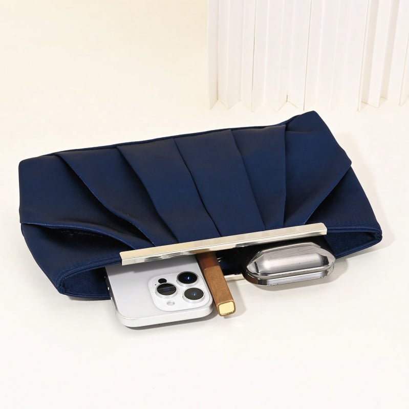 Plisirana večernja clutch torbica od poliestera – tijelo i podstava od poliestera, mali vodoravni kvadratni oblik, otvoreni vrh, meka tekstura