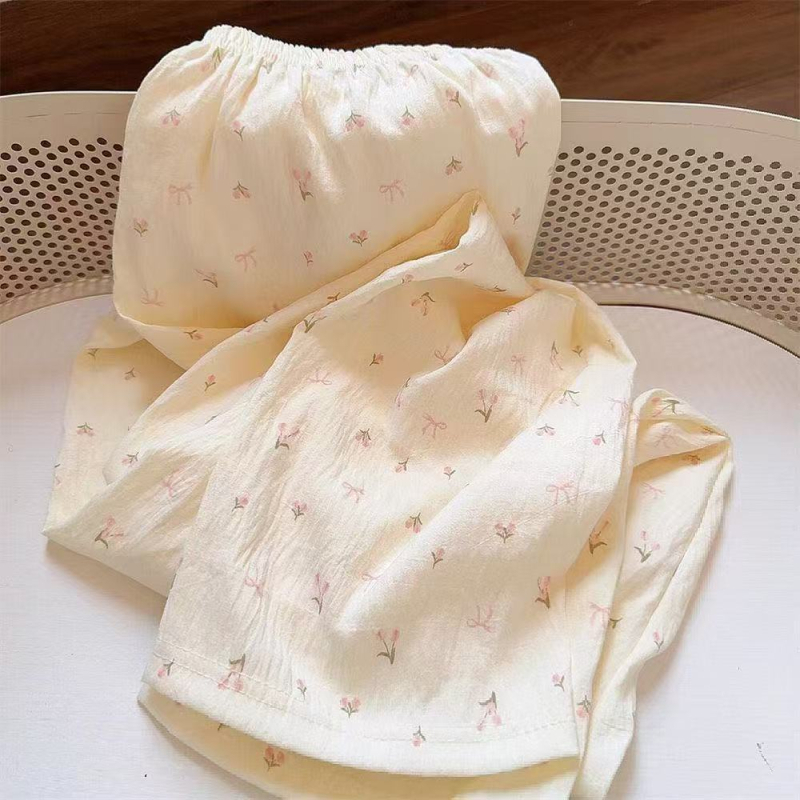 Japanski cvjetni pižama set u kardigan stilu, cloud cotton tkanina, dugi rukavi i hlače, 95–100% poliester