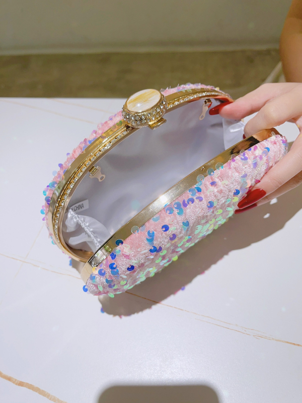 Baršunasta kutijasta torbica, ovalni oblik, zaključavanje, poliester podstava