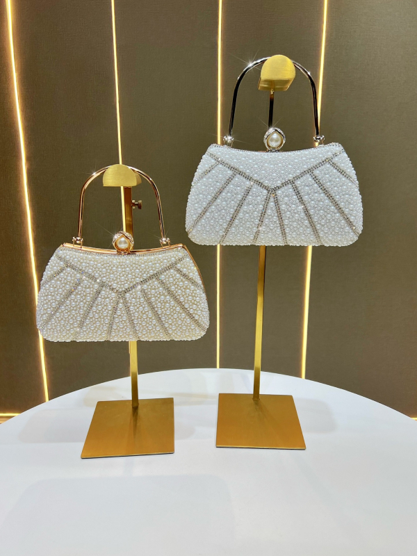 Poliester torba za ruku, horizontalno kvadratnog oblika, zaključavanje, džep za telefon, gradski minimalistički stil, ljeto 2025