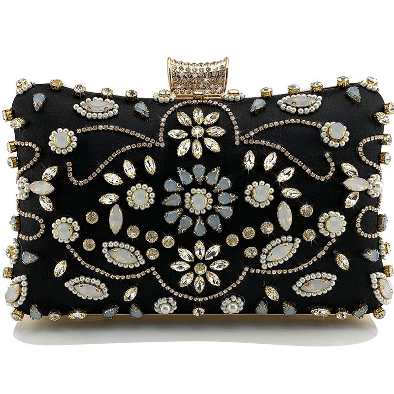 Večernja clutch torbica s perlama i dijamantima, svilen vanjski dio, poliester podstava, vodoravni kvadratni oblik, unutarnji džep za telefon, zaključavanje