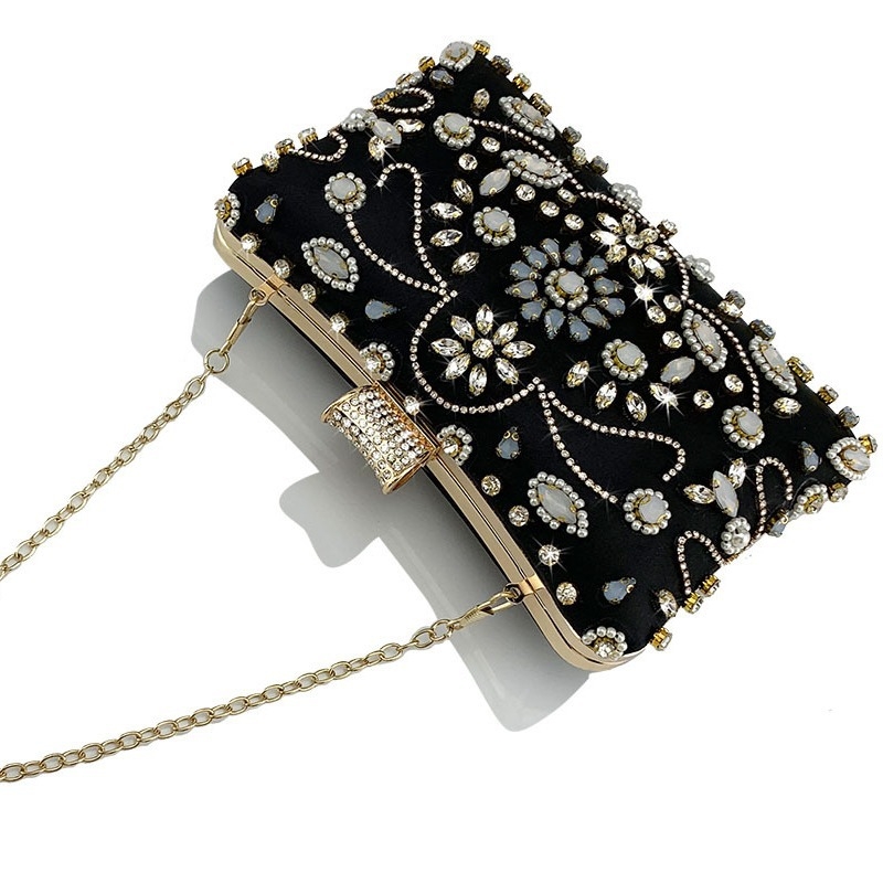 Večernja clutch torbica s perlama i dijamantima, svilen vanjski dio, poliester podstava, vodoravni kvadratni oblik, unutarnji džep za telefon, zaključavanje