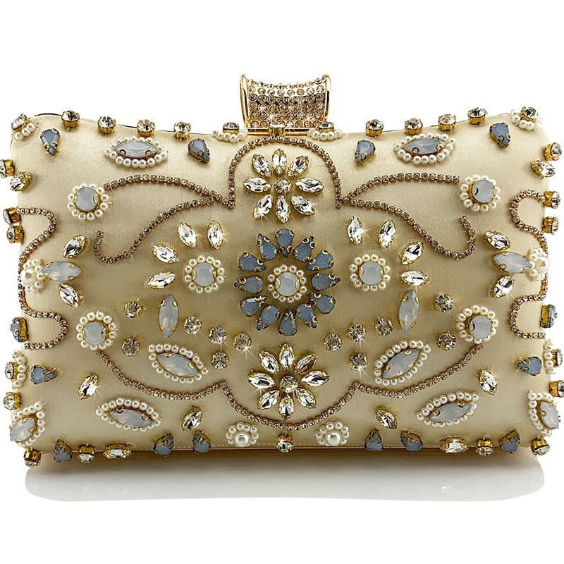 Večernja clutch torbica s perlama i dijamantima, svilen vanjski dio, poliester podstava, vodoravni kvadratni oblik, unutarnji džep za telefon, zaključavanje