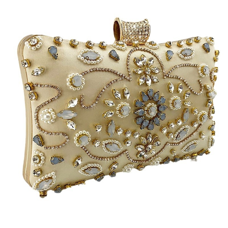 Večernja clutch torbica s perlama i dijamantima, svilen vanjski dio, poliester podstava, vodoravni kvadratni oblik, unutarnji džep za telefon, zaključavanje