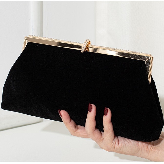 Baršunasta večernja clutch torbica, zrel ženski stil, horizontalni kvadratni oblik, zatvarač, unutarnja džep s zatvaračem, baršunasta podstava