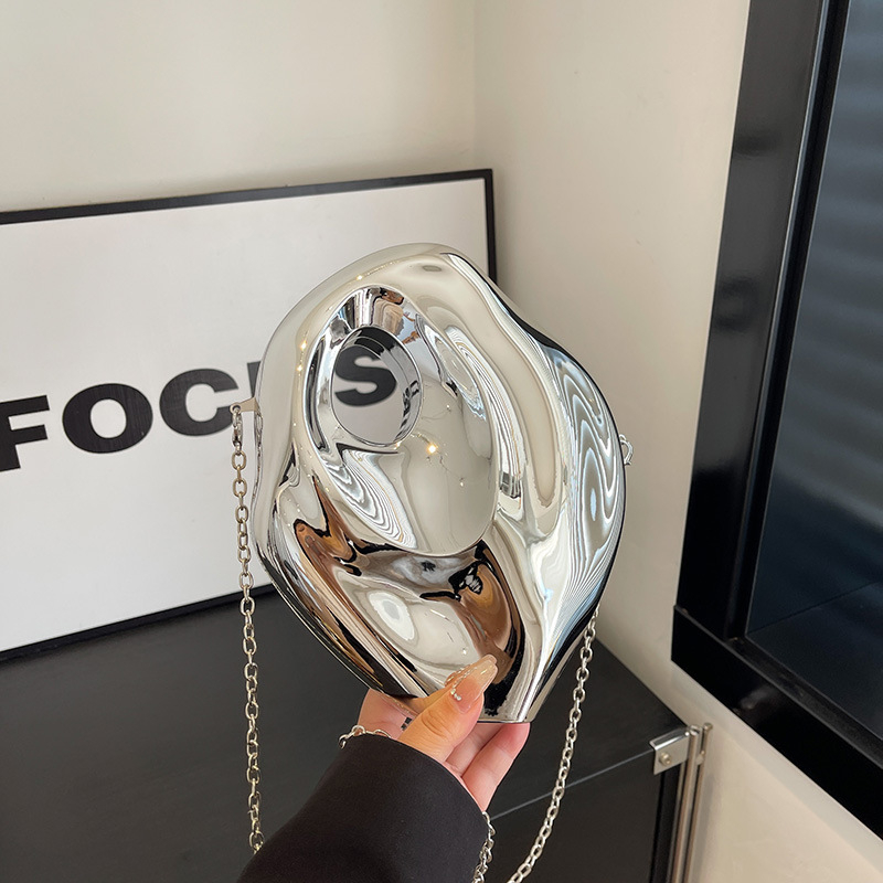 Akril Crossbody kutija torba – kamena forma, magnetsko zatvaranje, unutarnji džepovi za telefon i osobnu iskaznicu, bez podloge, ljeto 2024