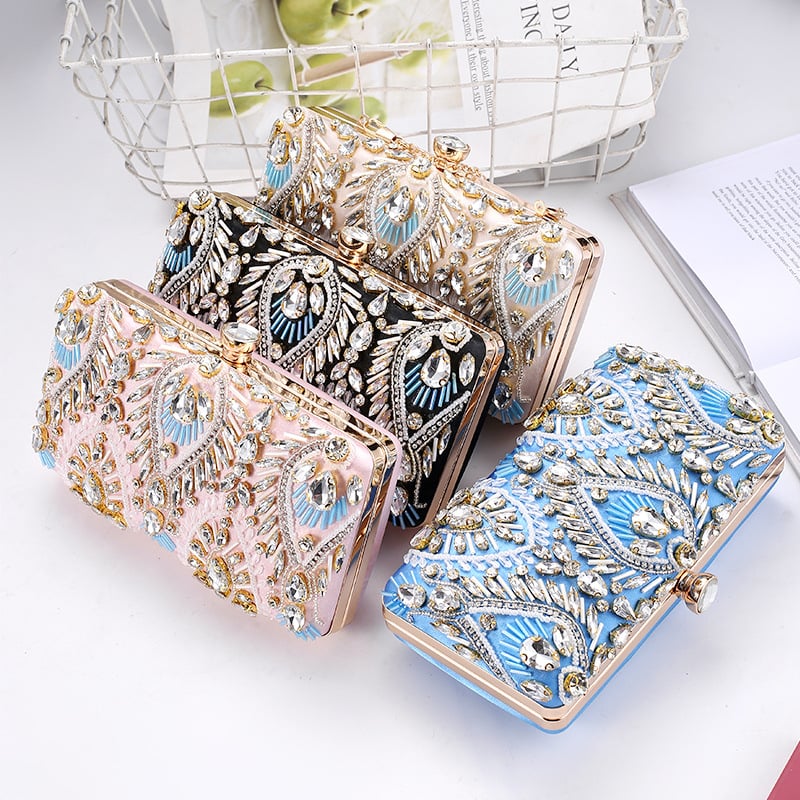 Večernja clutch kutijskog stila, telo od poliestera, satinska podstava, tvrdi kućište, pretinac za mobitel