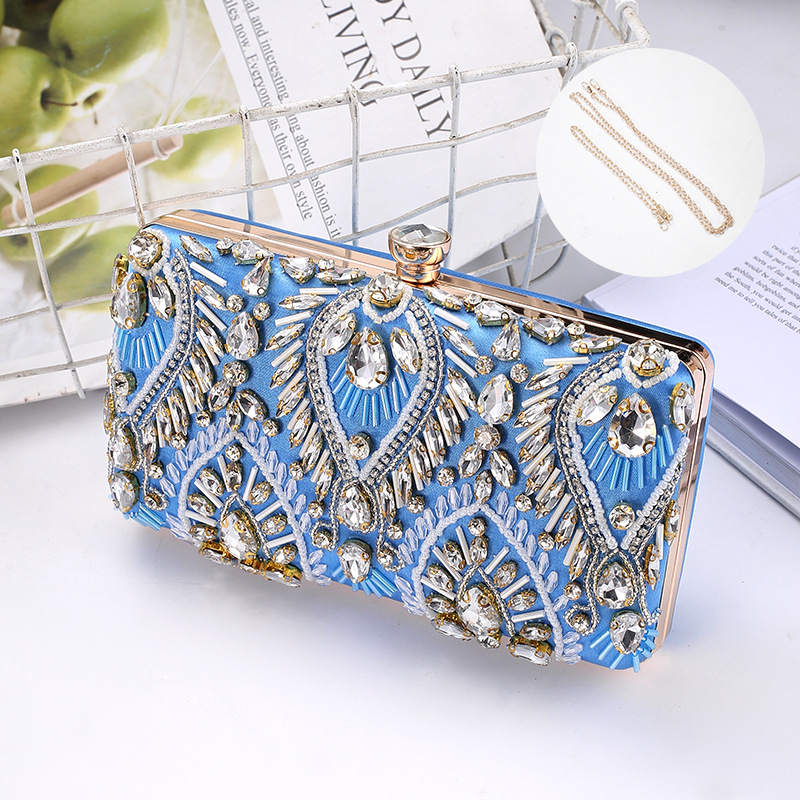 Večernja clutch kutijskog stila, telo od poliestera, satinska podstava, tvrdi kućište, pretinac za mobitel