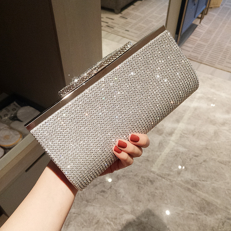 Clutch torbica sa rhinestones, horizontalni četvrtast oblik, zatvaranje na klik, poliesterska podstava, pretinac za mobitel