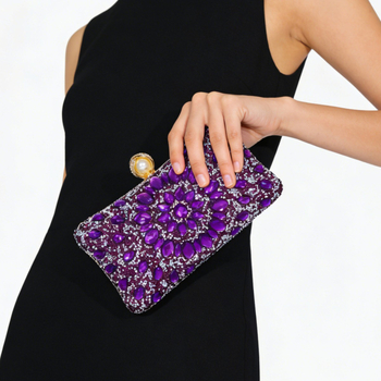 Večernja torbica s oblikom jastuka, zatvaranje kopčom, podstava od poliestera, džep za telefon