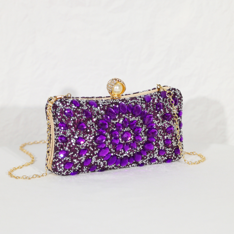 Večernja torbica s oblikom jastuka, zatvaranje kopčom, podstava od poliestera, džep za telefon