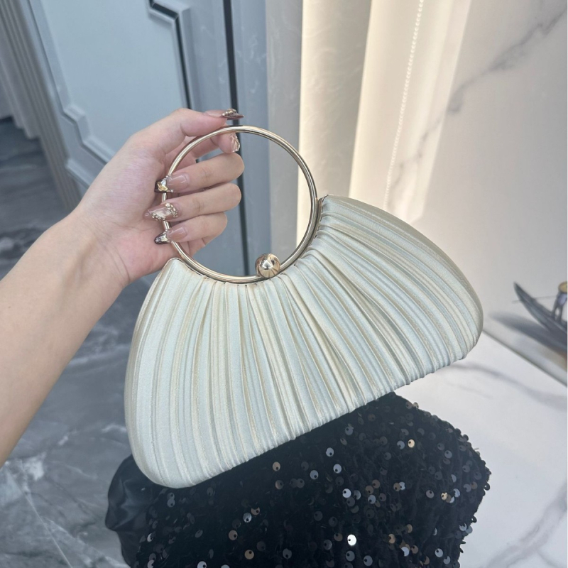 Kézitáska keresztpánttal, kagyló alakú forma, zárral felszerelt csattal, poliészter bélés, zseb telefonra és dokumentumokra, mindennapi használatra, tavasz 2025