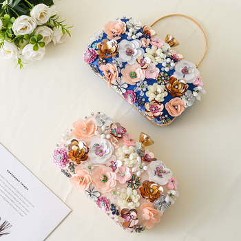 Szatén esti táska, kis négyszögletes, vízszintes formájú, kapocszáras zárás, belső zseb a mobiltelefon számára