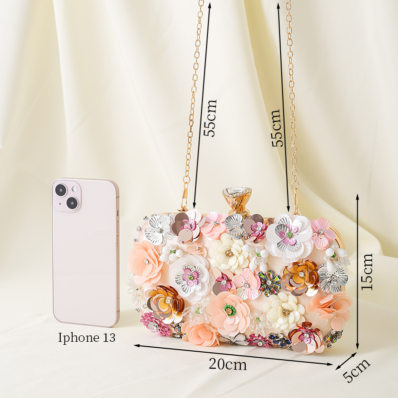 Szatén esti táska, kis négyszögletes, vízszintes formájú, kapocszáras zárás, belső zseb a mobiltelefon számára