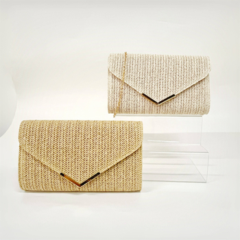 Estélyi clutch táska, textil anyagból, héj alakú, nyitás fedéllel, belső réteggel