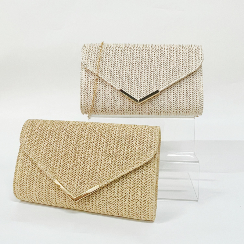 Estélyi clutch táska, textil anyagból, héj alakú, nyitás fedéllel, belső réteggel