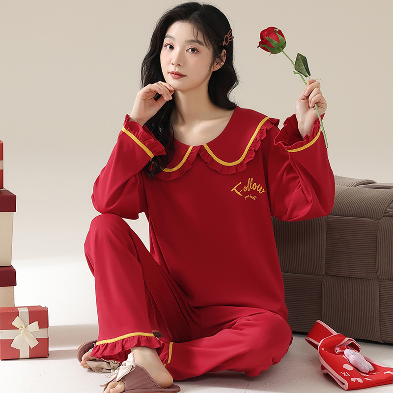 Női pamut pizsama szett hosszú ujjú felsővel és hosszú nadrággal, kerek nyak, 95–100% pamut, anyag-tömege 201–250 g/m²