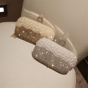 Estélyi clutch gyöngyös tassellel és gyémánt díszítéssel, keresztpánttal, poliészterből, vízszintes négyszögletes forma