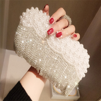 Estélyi clutch gyöngyös tassellel és gyémánt díszítéssel, keresztpánttal, poliészterből, vízszintes négyszögletes forma