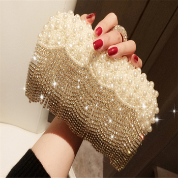 Estélyi clutch gyöngyös tassellel és gyémánt díszítéssel, keresztpánttal, poliészterből, vízszintes négyszögletes forma