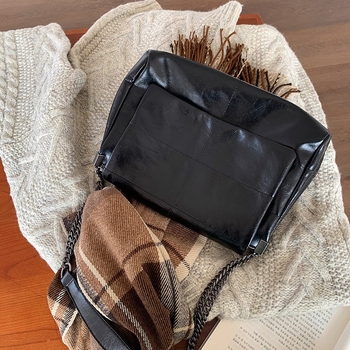Crossbody torba s lancem, PU materijal, magnetsko zatvaranje, džep sa zipom, vodoravni kvadratnog oblika