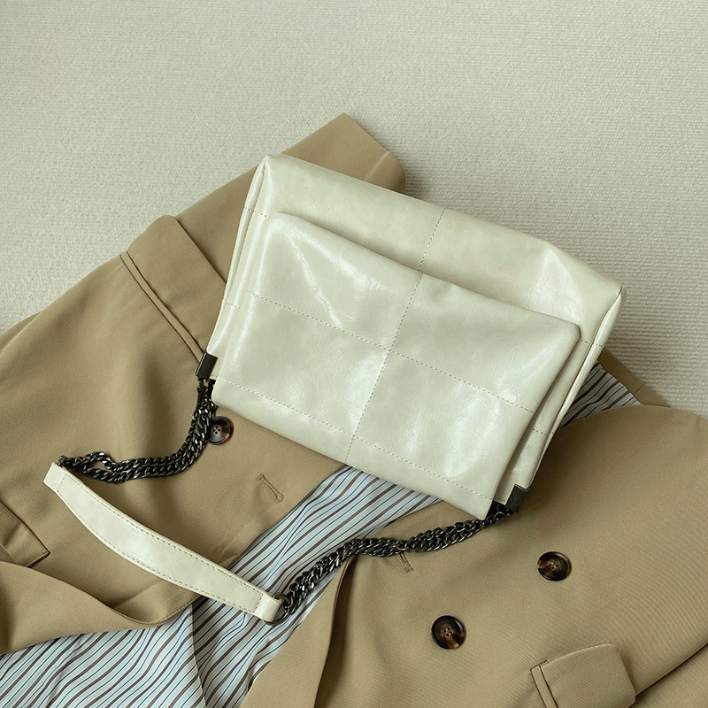 Crossbody torba s lancem, PU materijal, magnetsko zatvaranje, džep sa zipom, vodoravni kvadratnog oblika