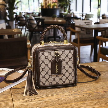 Női PU doboz táska, tote stílus, függőleges négyzet alakú, cipzár, belső nylon bélés, 2025 tavasz