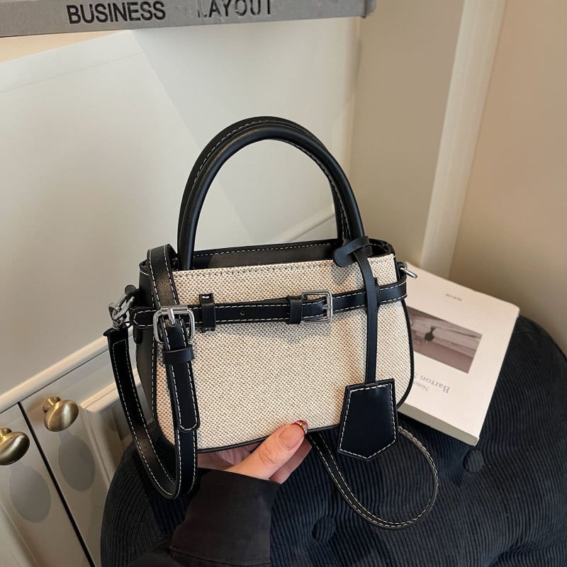 Crossbody torba od PU materijala, horizontalni kvadratni oblik, zatvaranje na zip, unutarnji džep sa zipom, džep za telefon, džep za kameru, podstava od poliestera