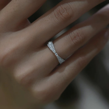 Geometriai formájú ötvözet gyűrű, elektrolitikus bevonattal – niche stílus, nőknek