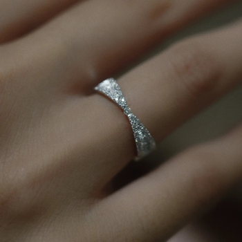 Geometriai formájú ötvözet gyűrű, elektrolitikus bevonattal – niche stílus, nőknek